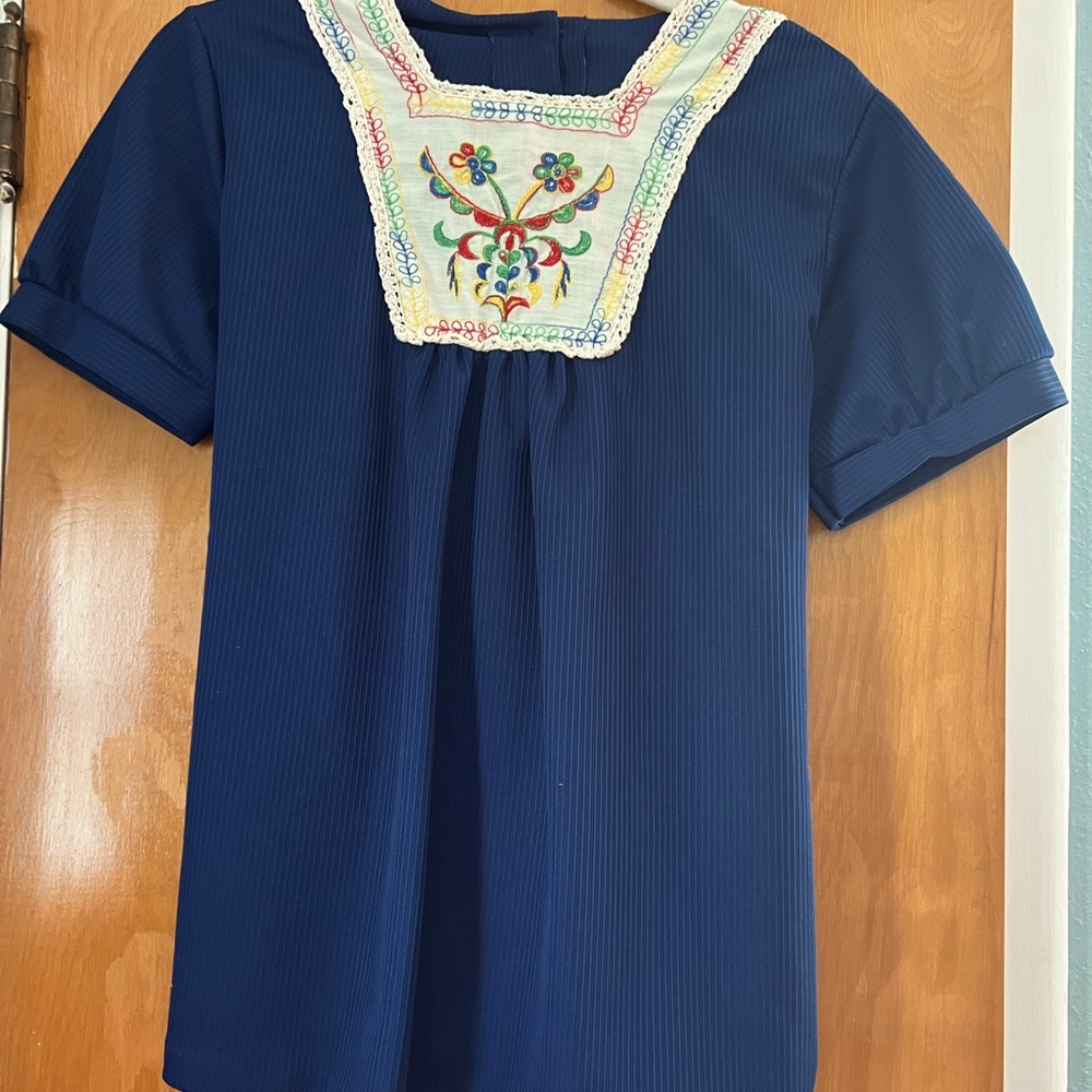 Vintage 70’s embroidered tie back shirt